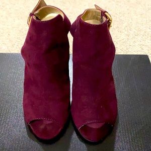Guess pre-loved wedge shoes